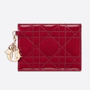 LADY DIOR CARD HOLDER
Cherry Red Patent Cannage Calfskin